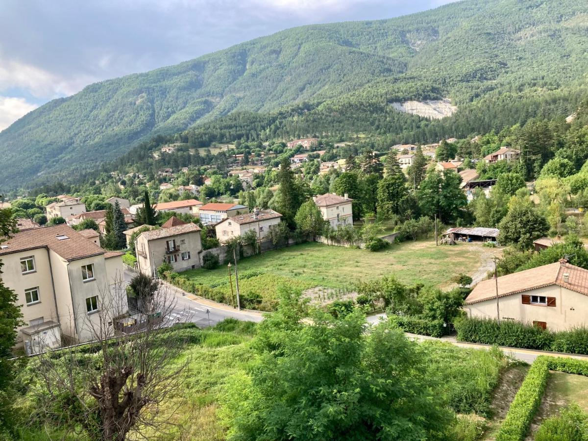 Charmant Appartement Dans Joli Village D'Annot Exterior foto